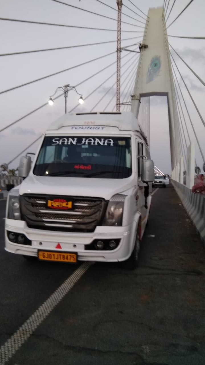 Traveller 17 Seater